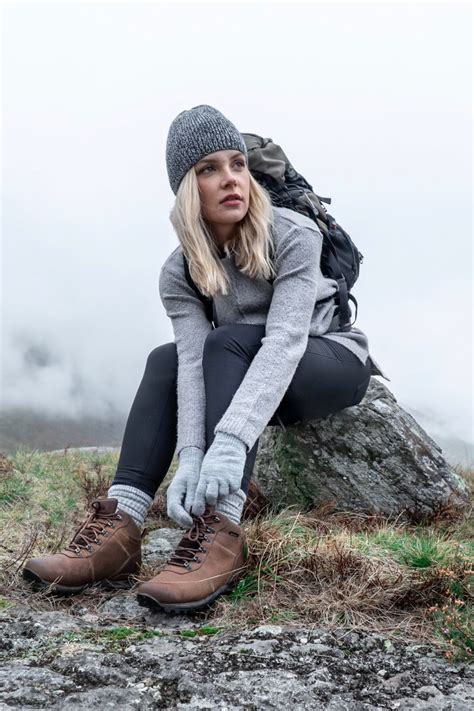 Women's Outdoor Clothing & Shoes .